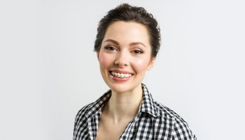 Want to Get Straighter Teeth without Braces? Invisalign Allows You to Do so Discreetly
